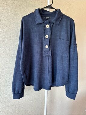 Blu pepper collard raw edge knit top navy blue oversized chunky buttons medium